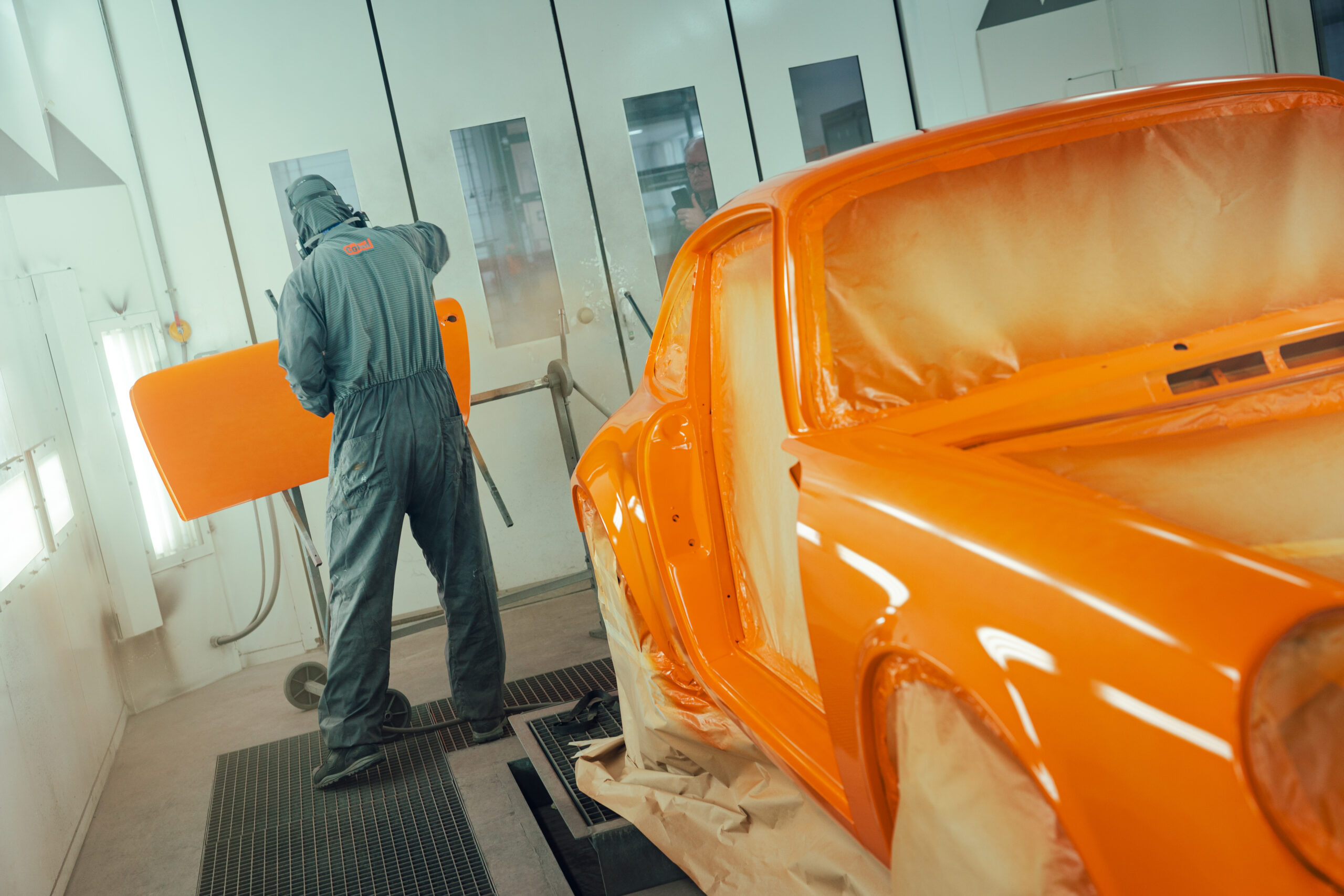 Auto die gespoten word